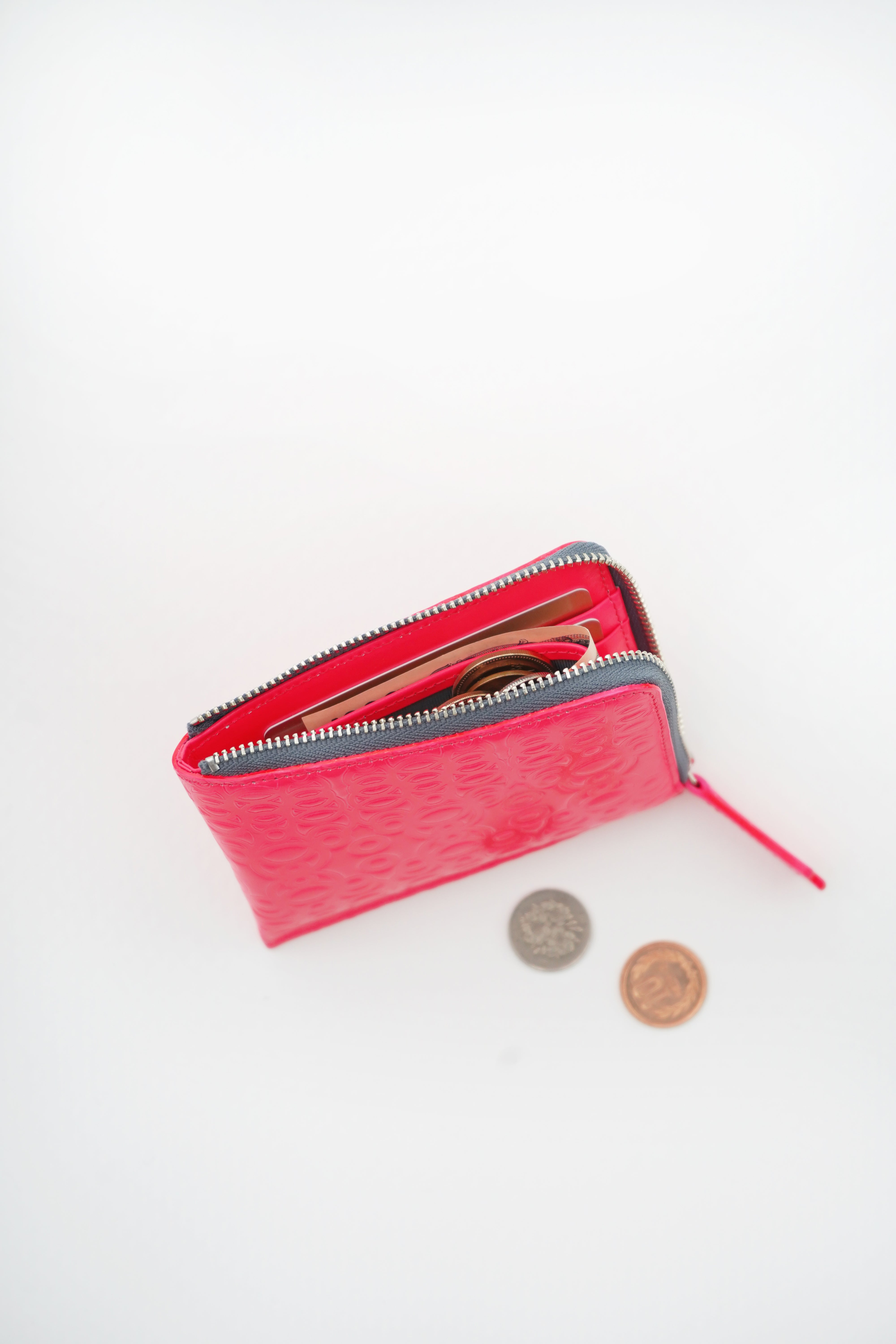 COMPACT WALLET